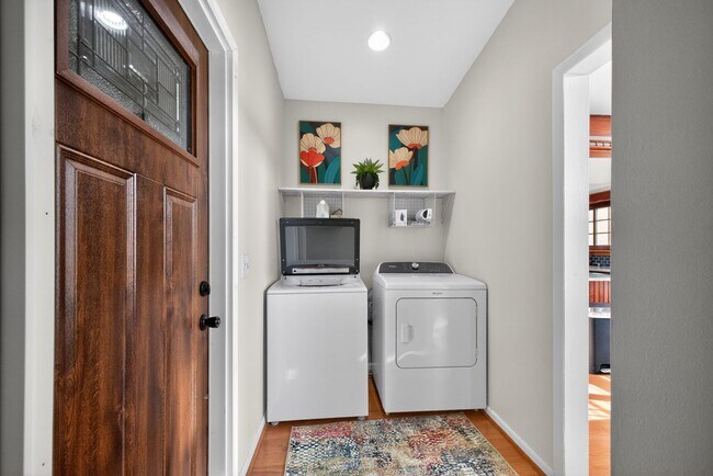 Building Photo - 5BR Retreat w/ Private Indoor Pool In Greensburg