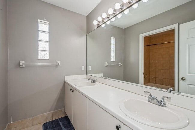 Building Photo - 5338 NW 124th Way