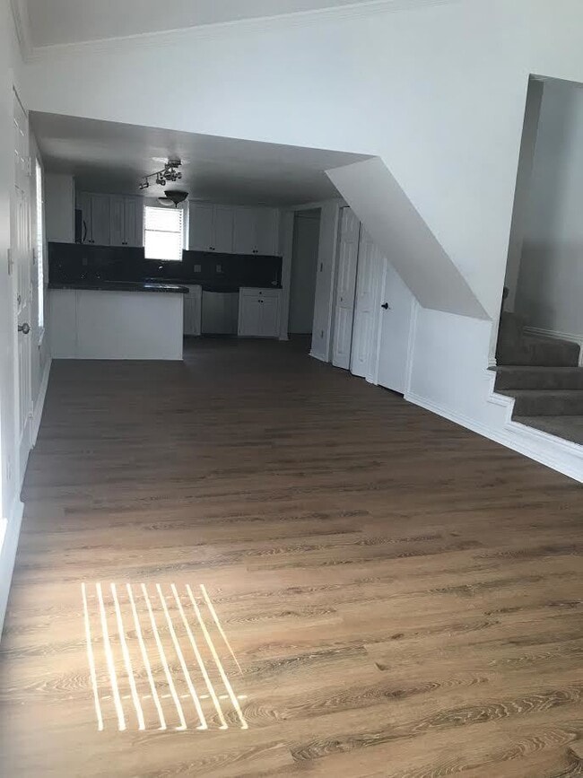 Building Photo - Attractive 3 bed / 2 bath family home