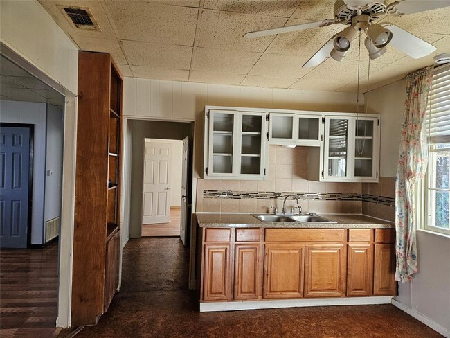 Building Photo - 501 Burnet St