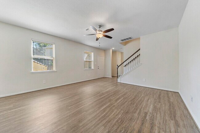 Building Photo - 115 Silver Sky St