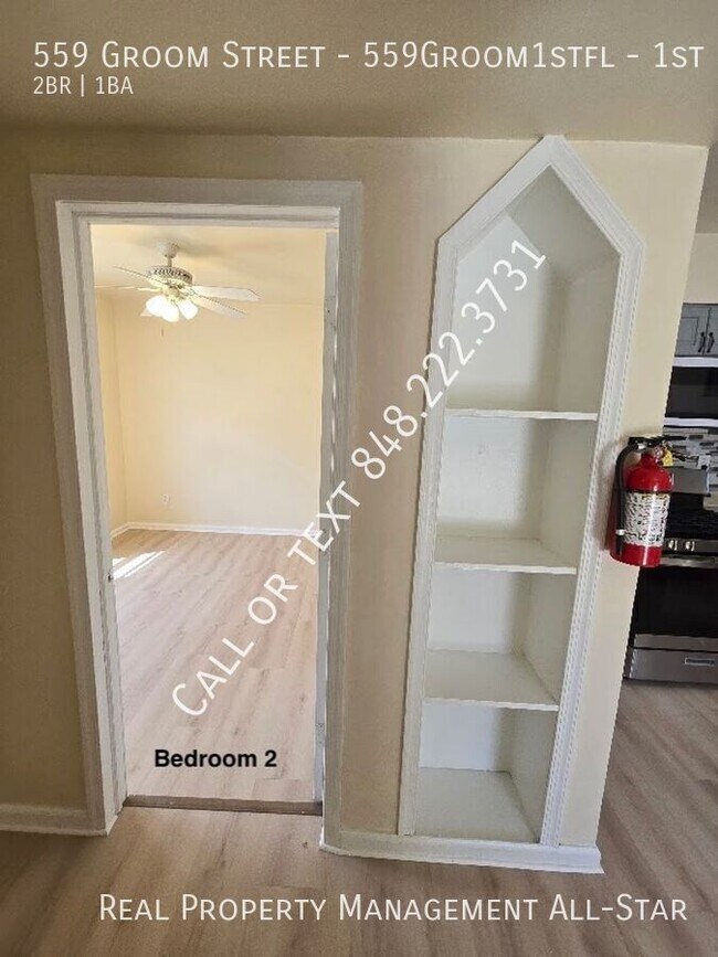 Building Photo - 559 Groom St