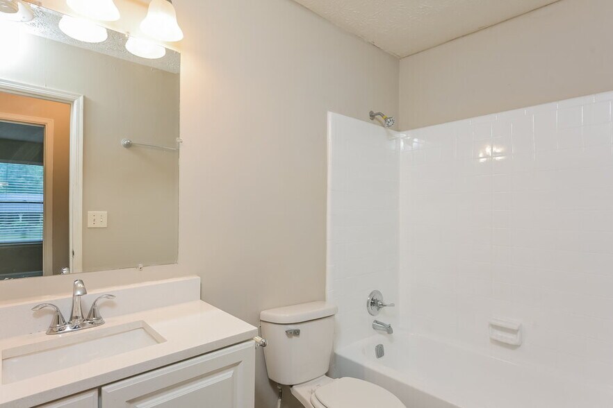 Building Photo - 3824 Princess Ct