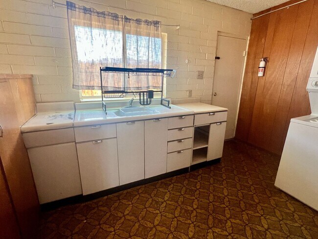 Building Photo - 73817 Crestview Dr