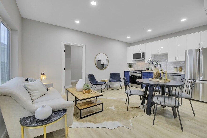 Kitchen/Lounge Combo - 3223 Hannah St