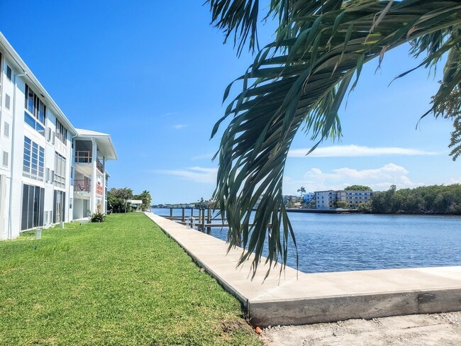 Building Photo - 5530 N Ocean Blvd