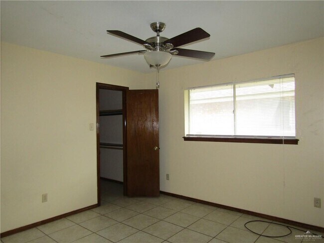 Building Photo - 620 Iris Ave W