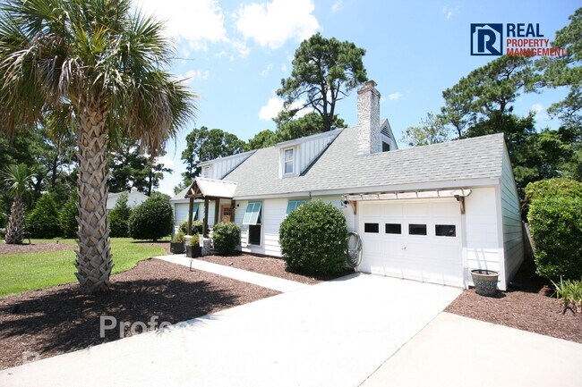 Building Photo - Updated Home Filed w/Custom Details