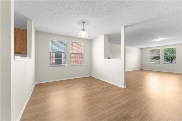 Building Photo - 2633 Salt Maker Way