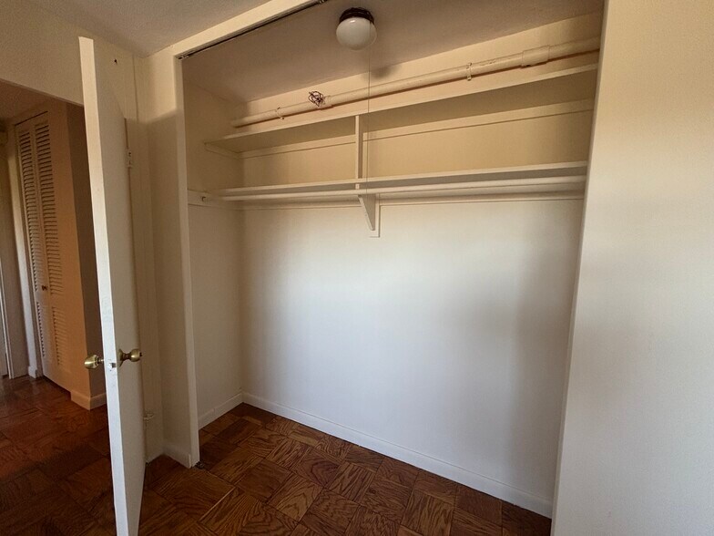 Building Photo - 16 Monmouth Ct