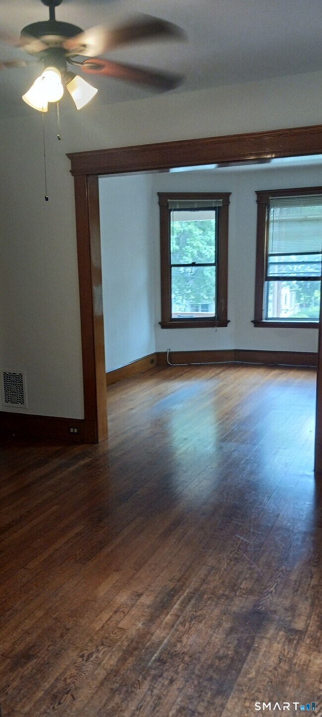 Building Photo - 126 Edwards St