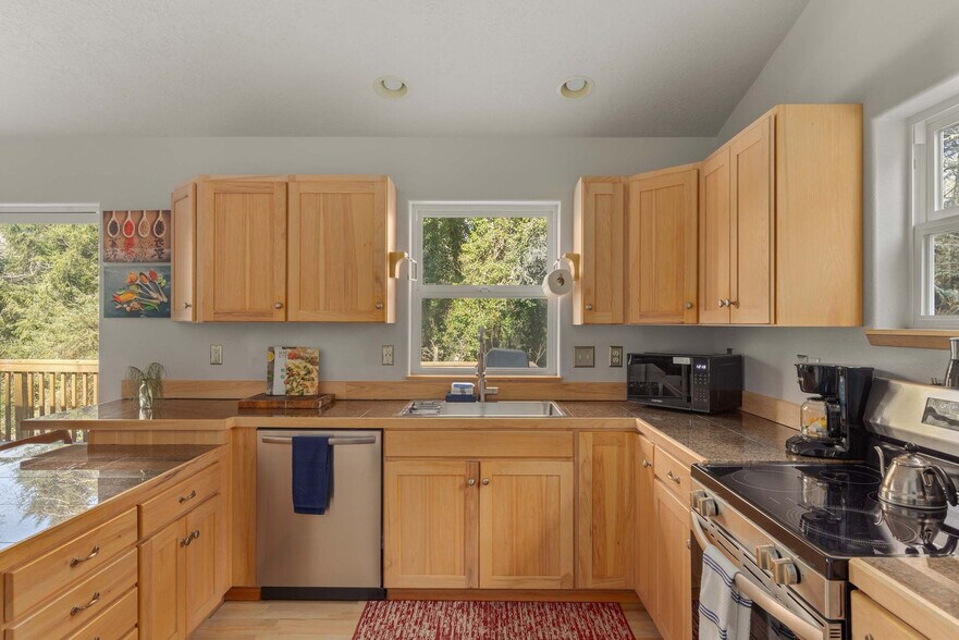 Building Photo - 4896 Holly Heights Ave