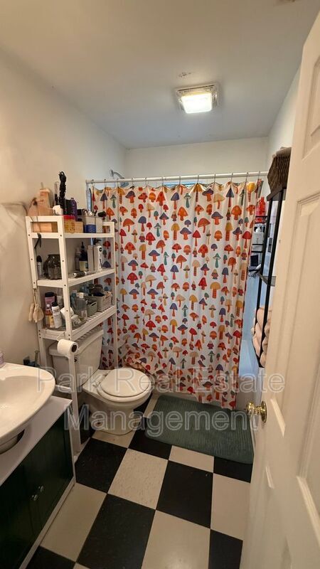 Building Photo - 505 N Greensboro St