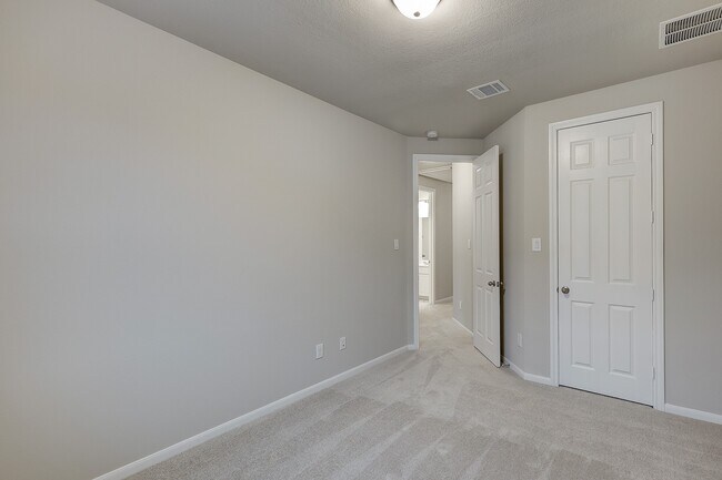 Building Photo - 9433 Towne Lake Pkwy