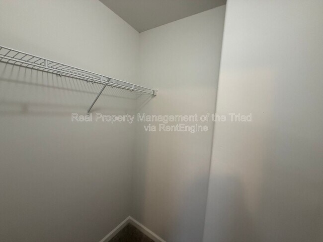 Building Photo - 3904 Vershire Ave