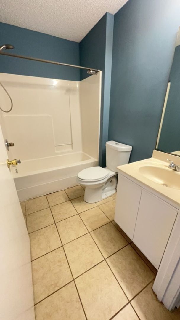 Building Photo - 2-Bedroom, 2-Bathroom Condo