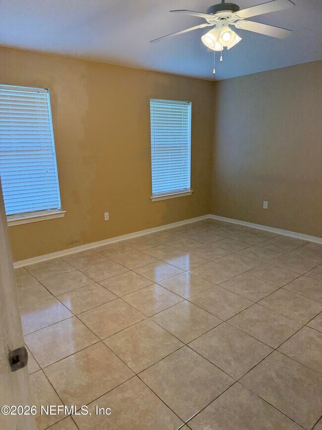 Building Photo - 5925 Round Table Rd