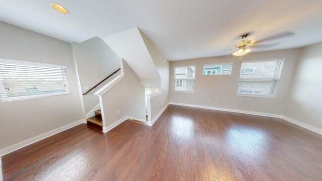 Building Photo - Gorgeous Condo in Edgewick - Minutes from Soco!