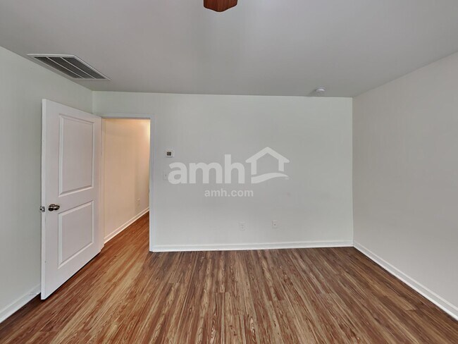 Building Photo - 601 Scotland Dr