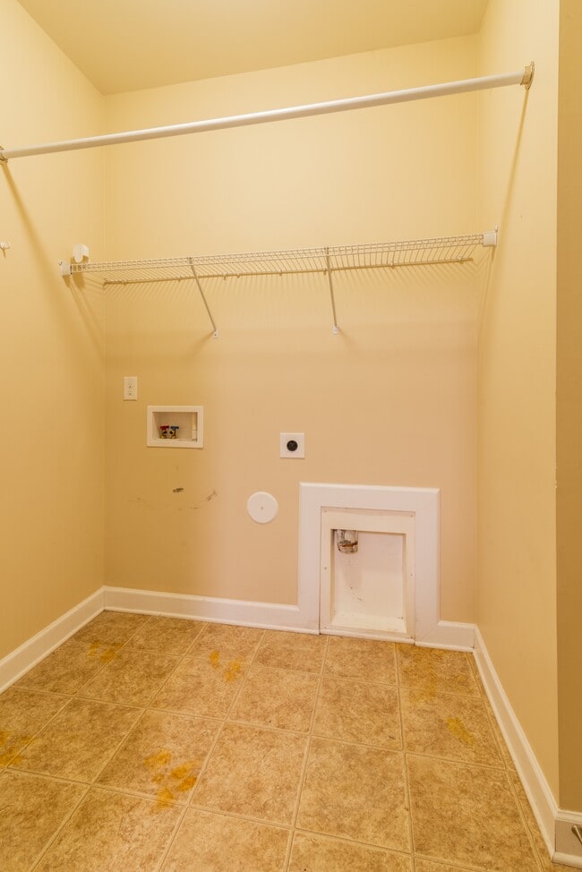 Building Photo - 8513 Loxton Cir