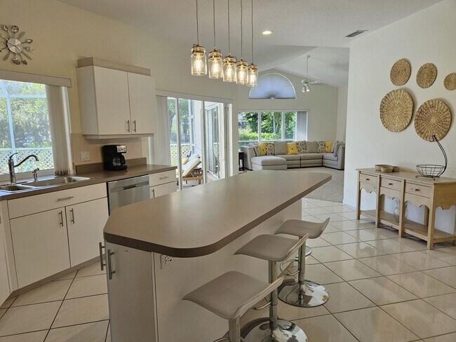 Building Photo - Seasonal Short-Term Private Heated Pool Home with 3 Bedroom, 2.5 Bath, 2 Car Garage in Sorrento W...