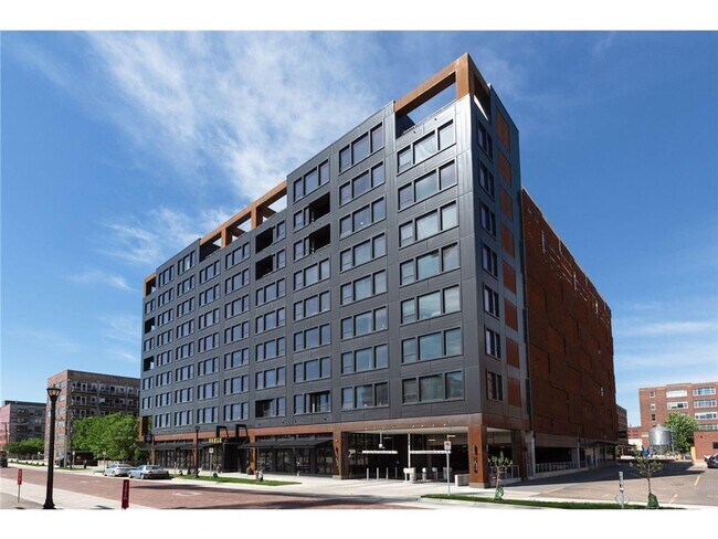 Building Photo - 728 N 3rd St