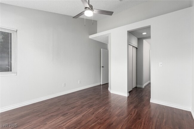Building Photo - 5644 Vineyard Ln