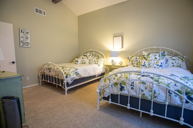 Building Photo - Janin Acers - Pool - Pet Friendly - FURNISHED OR UNFURNISHED