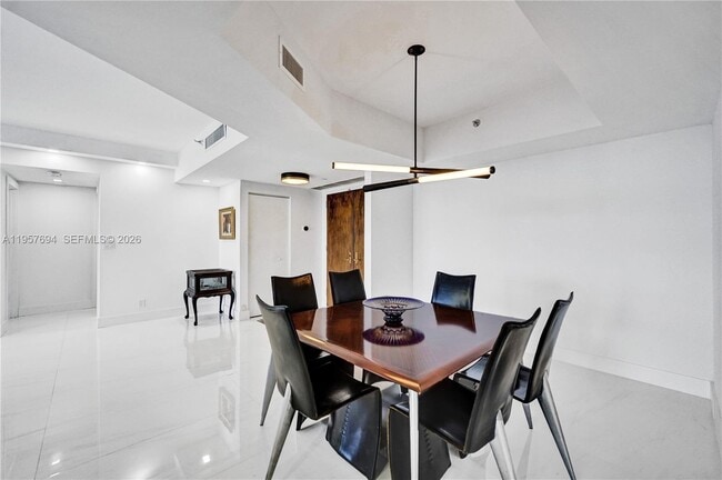 Building Photo - 20281 E Country Club Dr