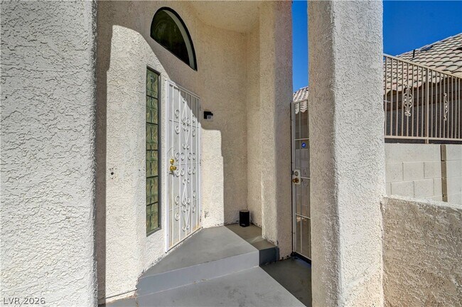Building Photo - 2616 Camphor Tree St