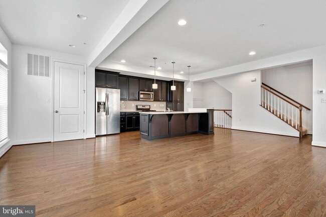 Building Photo - 420 Mayer Pl