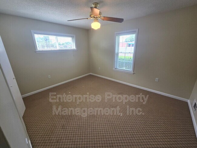Building Photo - 6967 Dawnhill Rd