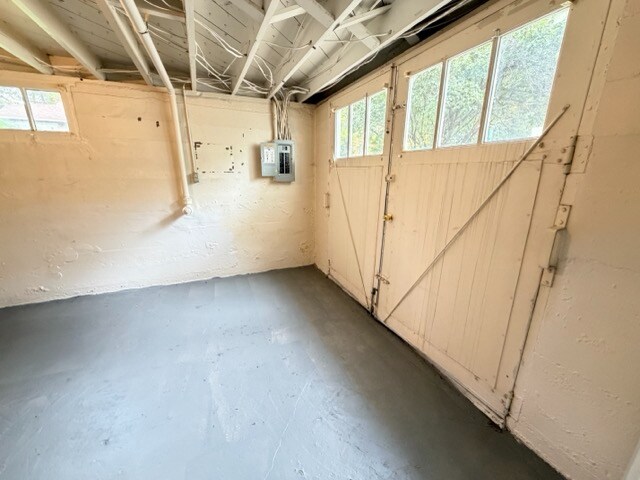 Building Photo - 840 Martin St
