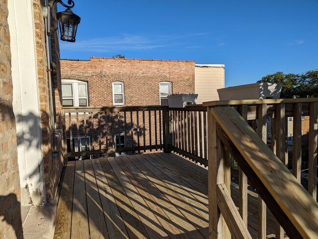 Building Photo - 2717 W Evergreen Ave