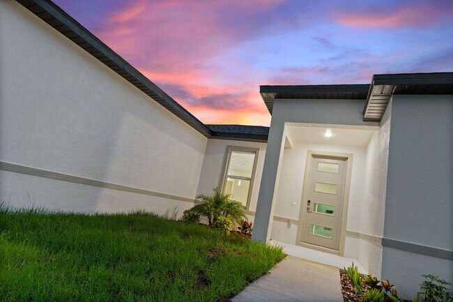 Building Photo - 360 Hibiscus Dr