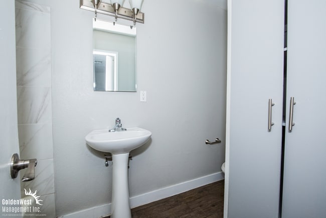 Building Photo - Charming 1Bdm 1Ba Apartment in Central Las Vegas - MI Special