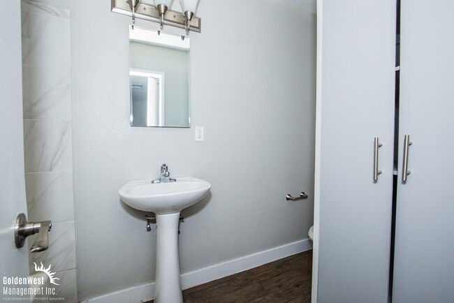 Building Photo - Charming 1Bdm 1Ba Apartment in Central Las Vegas!