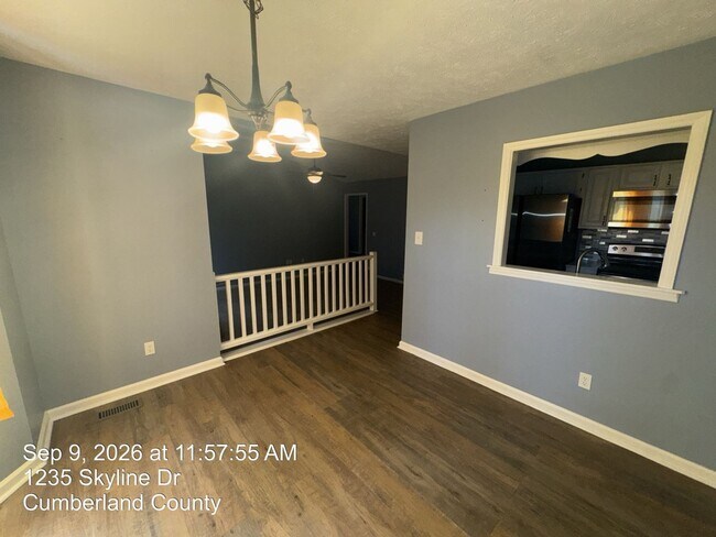 Building Photo - 1235 Skyline Dr