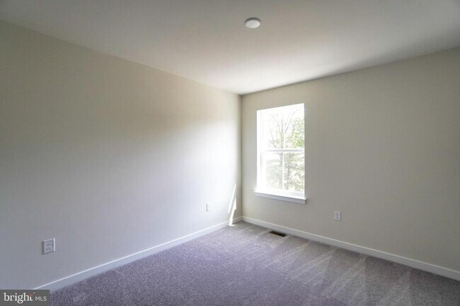 Building Photo - 4823 Lincoln Aly