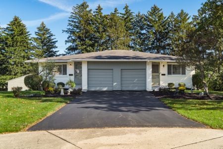Building Photo - 5046 Heathmoor Dr
