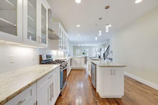 Building Photo - 1332 Lischey Ave