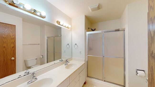 Building Photo - Available 9/20 - Established Neighborhood