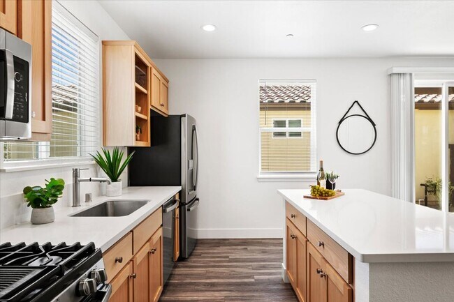 Building Photo - 2201 Tapia Wy