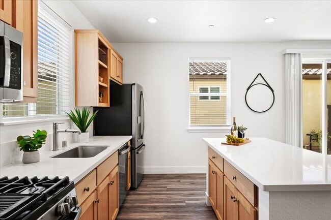 Building Photo - Stunning 3 bed home in Meriam Park for rent, available May 12th!