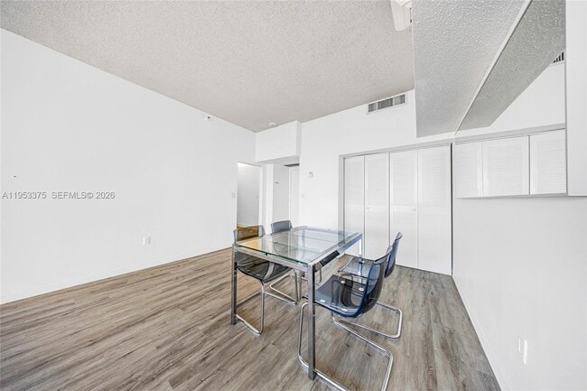 Building Photo - 20515 E Country Club Dr