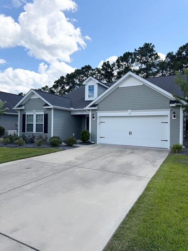 Building Photo - BEAUTIFUL 3 bedroom / 2 bathroom home available NOW!