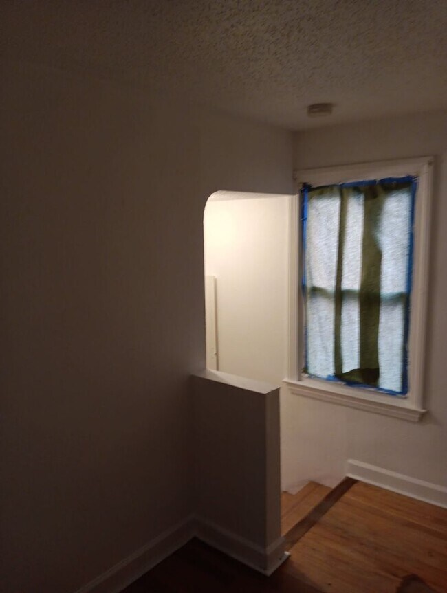 Building Photo - Quaint 3 bedroom home