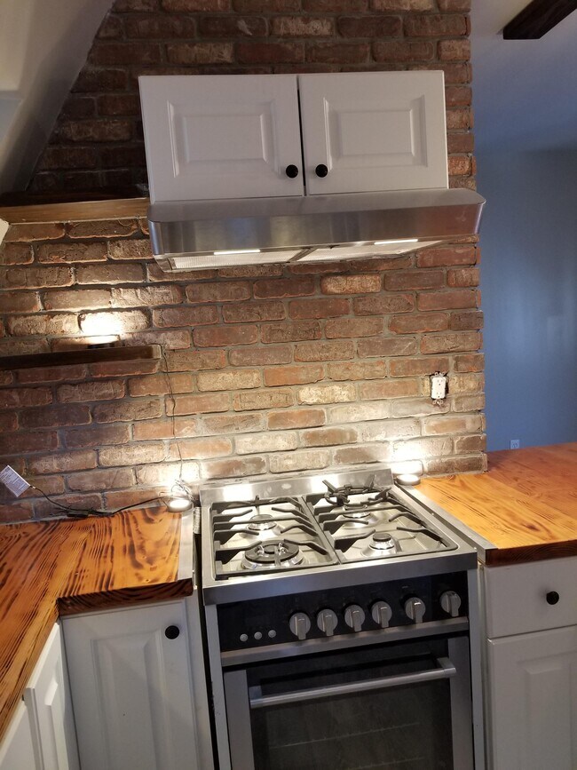 Building Photo - 40 Olive St