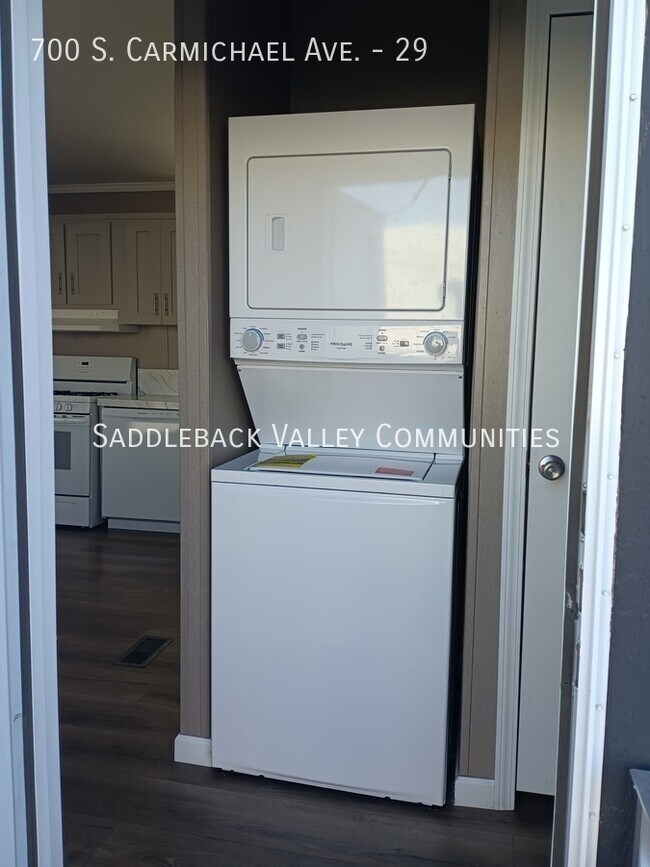 Building Photo - 700 S Carmichael Ave