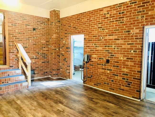 Building Photo - 1455 Springsteen Rd